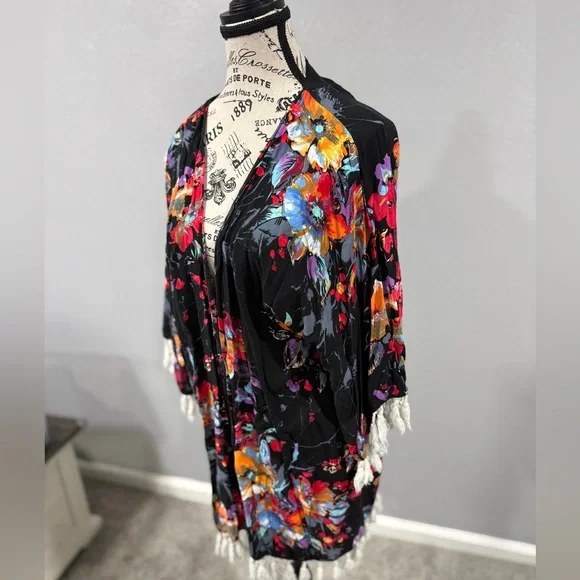 UMGEE Floral Tassel Kimono – Size Large - Picture 3 of 7